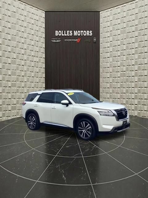 Used 2024 Nissan Pathfinder Platinum w/ Cargo Package AWD/4WD image 2