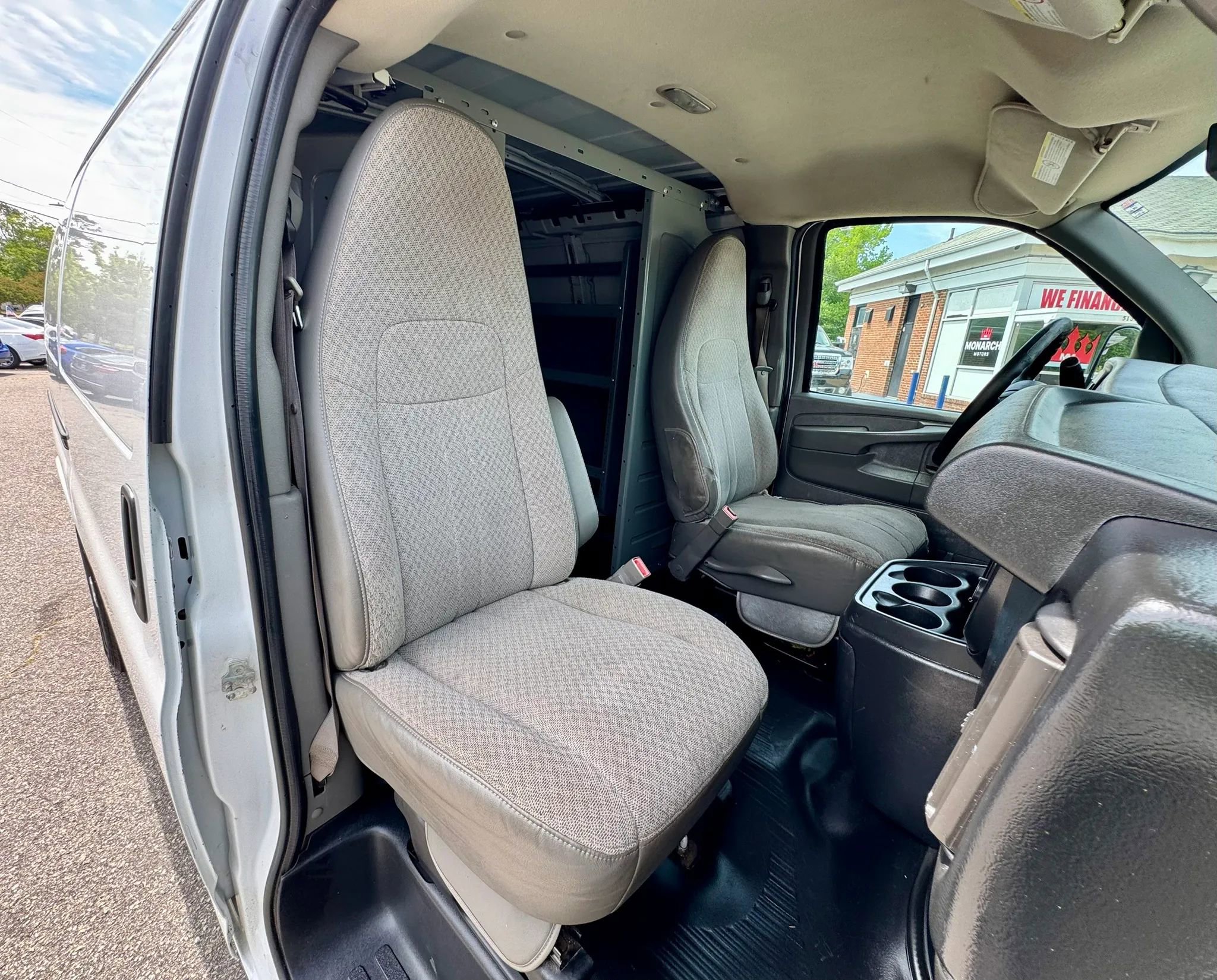 Used 2015 Chevrolet Express 2500 RWD image 10