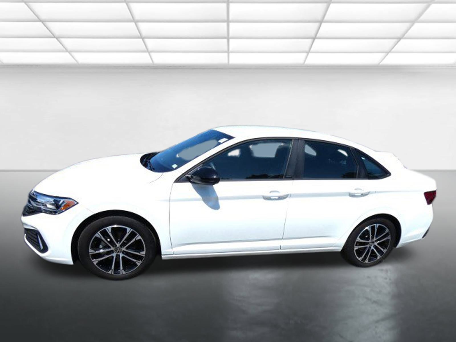 Used 2024 Volkswagen Jetta Sport FWD image 3