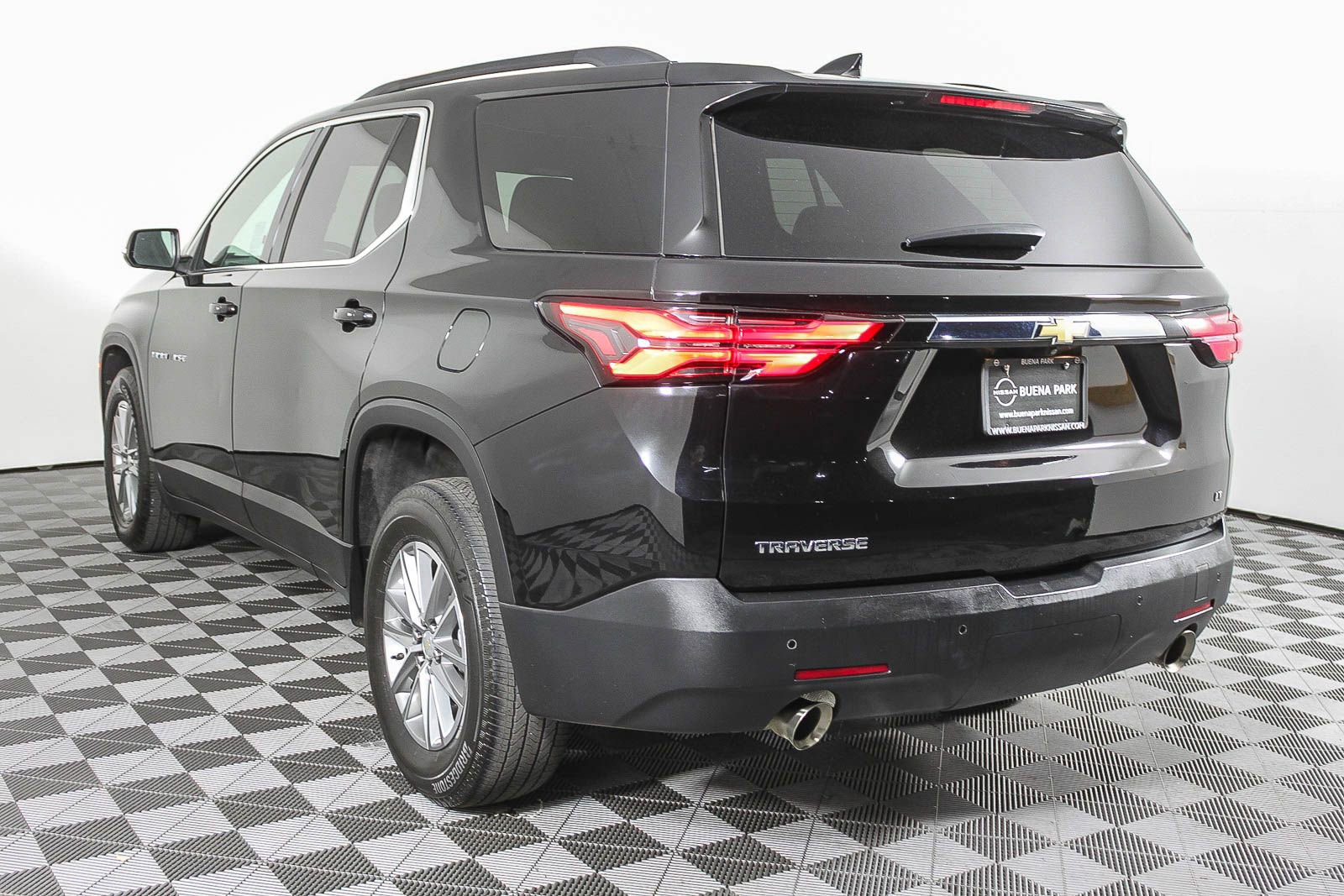 Used 2023 Chevrolet Traverse LT image 6
