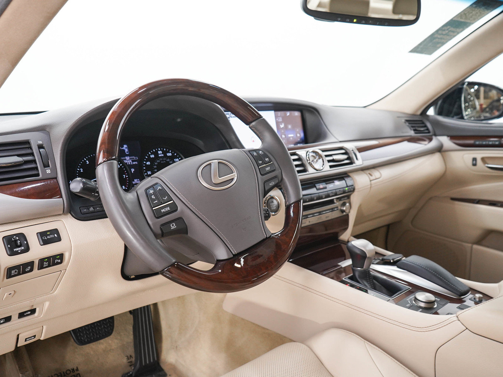 Used 2015 Lexus LS 460 w/ Comfort Package RWD image 23