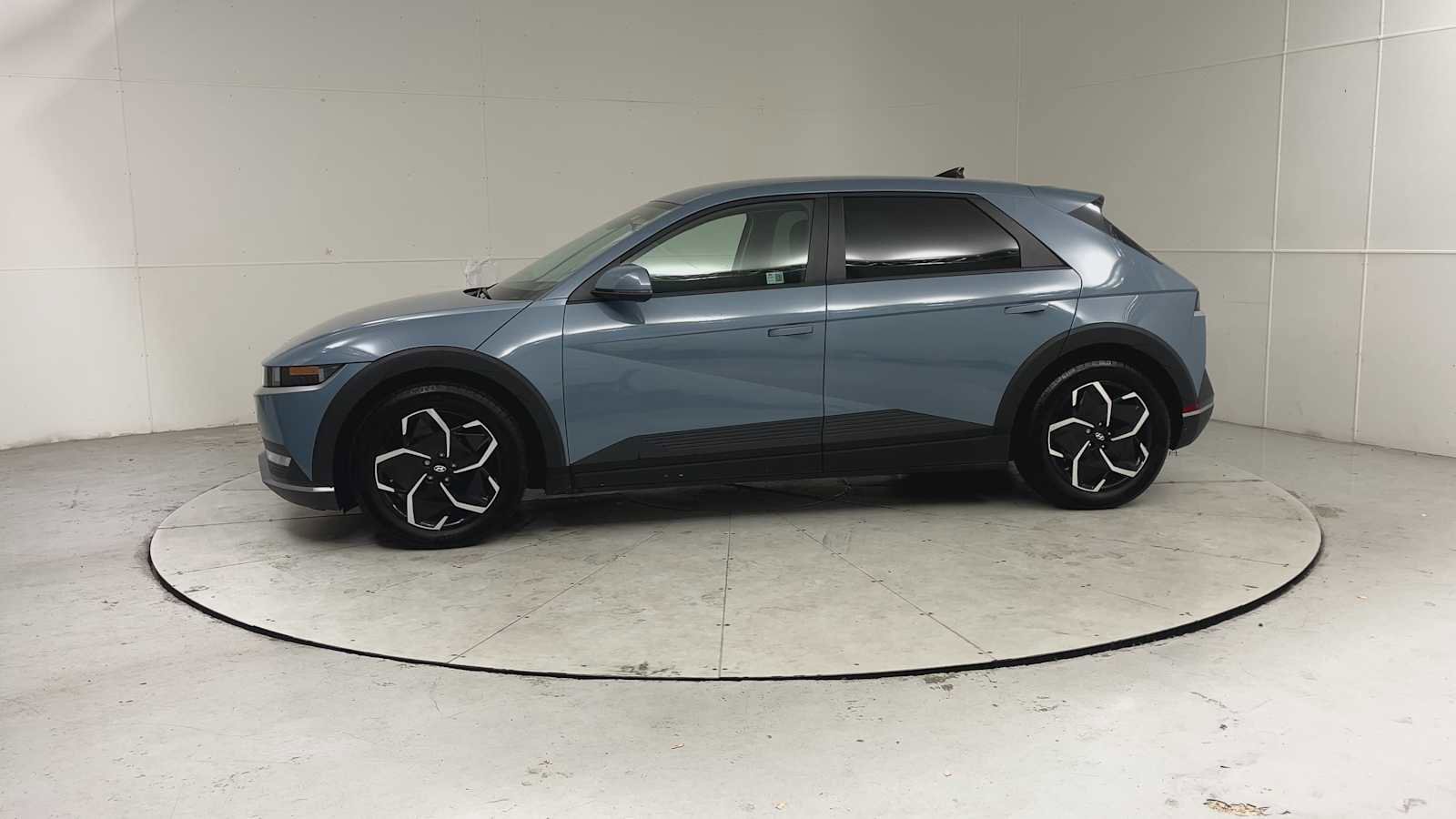 Used 2024 Hyundai Ioniq 5 SE AWD/4WD image 5