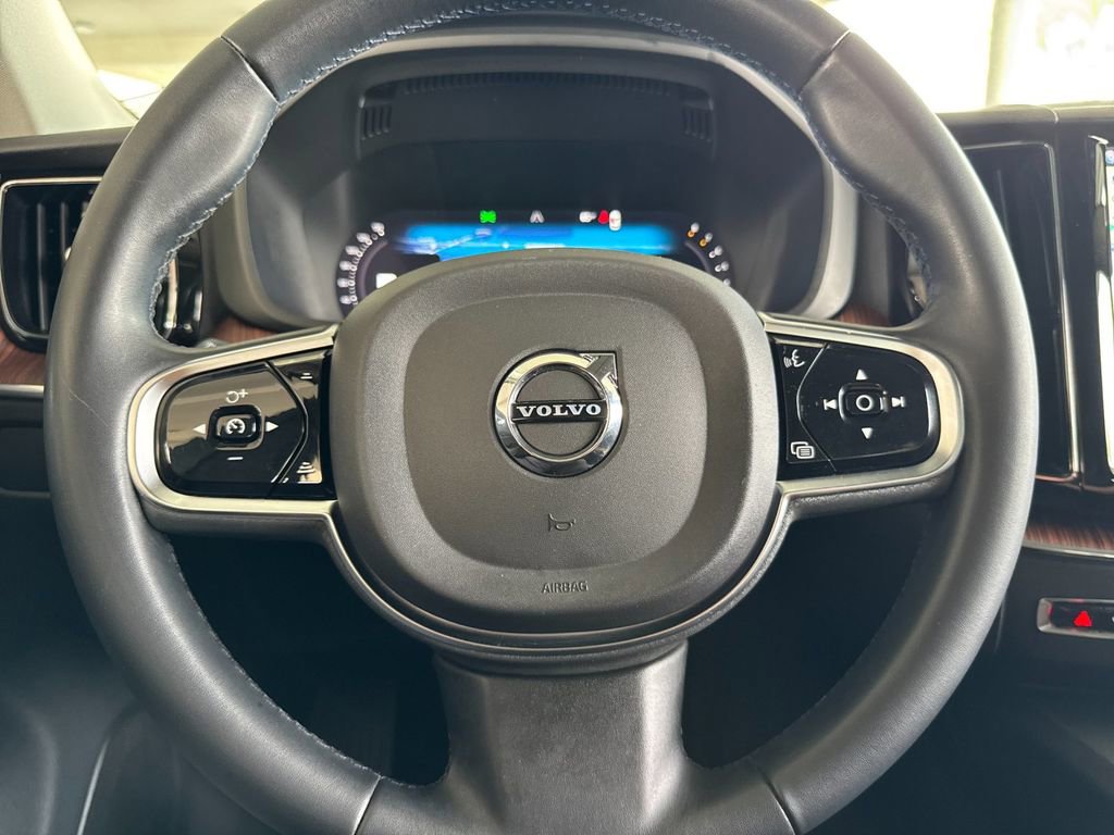 Certified 2023 Volvo XC60 B5 Plus AWD/4WD image 23