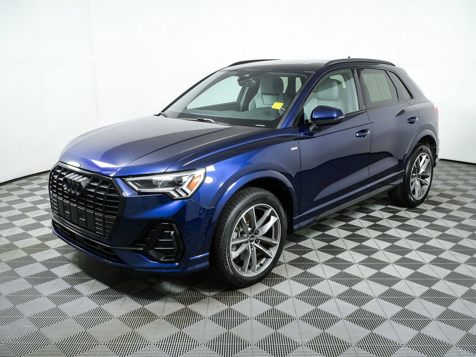 Used 2022 Audi Q3 2.0T Premium Plus w/ Premium Plus Package AWD/4WD image 27