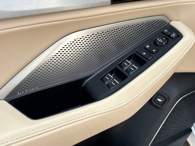 Certified 2023 Acura MDX SH-AWD w/ Technology Package image 9