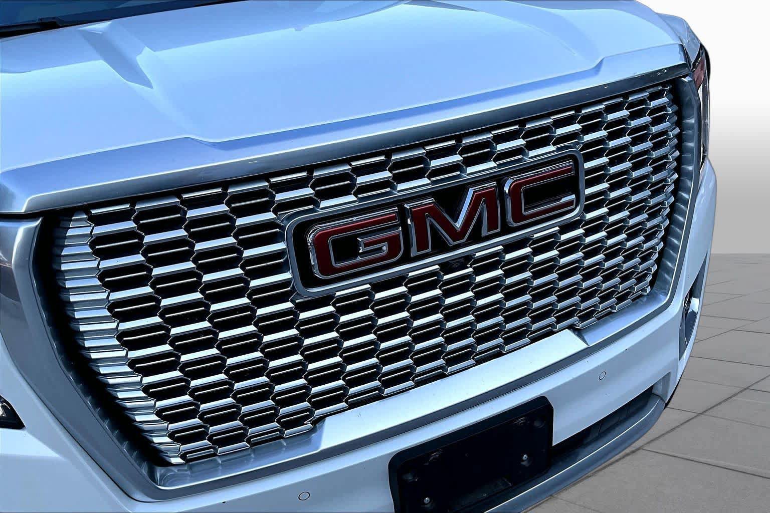 Used 2023 GMC Yukon Denali w/ LPO, Floor Liner Package AWD/4WD image 34