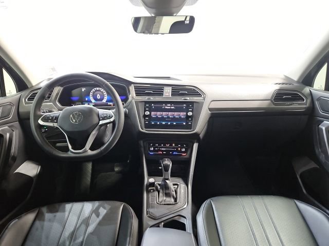 Used 2023 Volkswagen Tiguan SE FWD image 21
