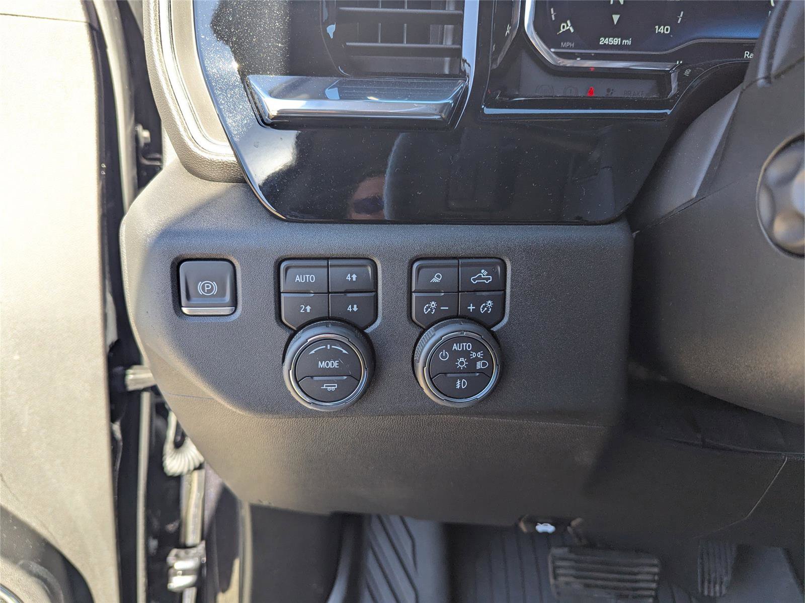 Used 2023 Chevrolet Silverado 1500 LTZ image 27