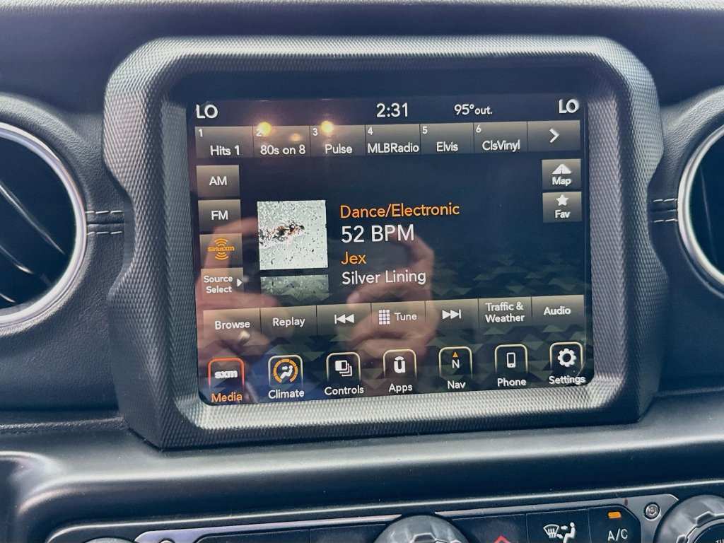 Certified 2022 Jeep Wrangler Unlimited Sahara AWD/4WD image 16