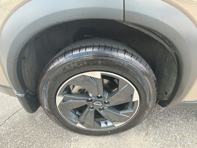 Used 2024 Nissan Rogue SV w/ SV Premium Package FWD image 17