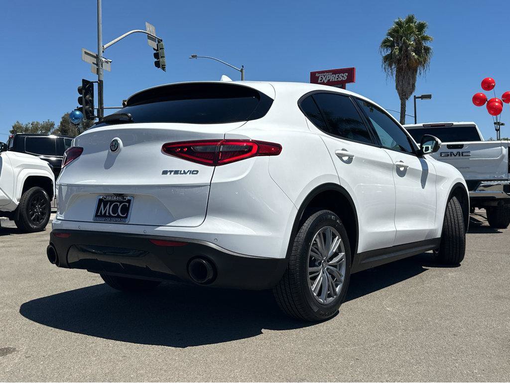 Used 2023 Alfa Romeo Stelvio Sprint RWD image 12