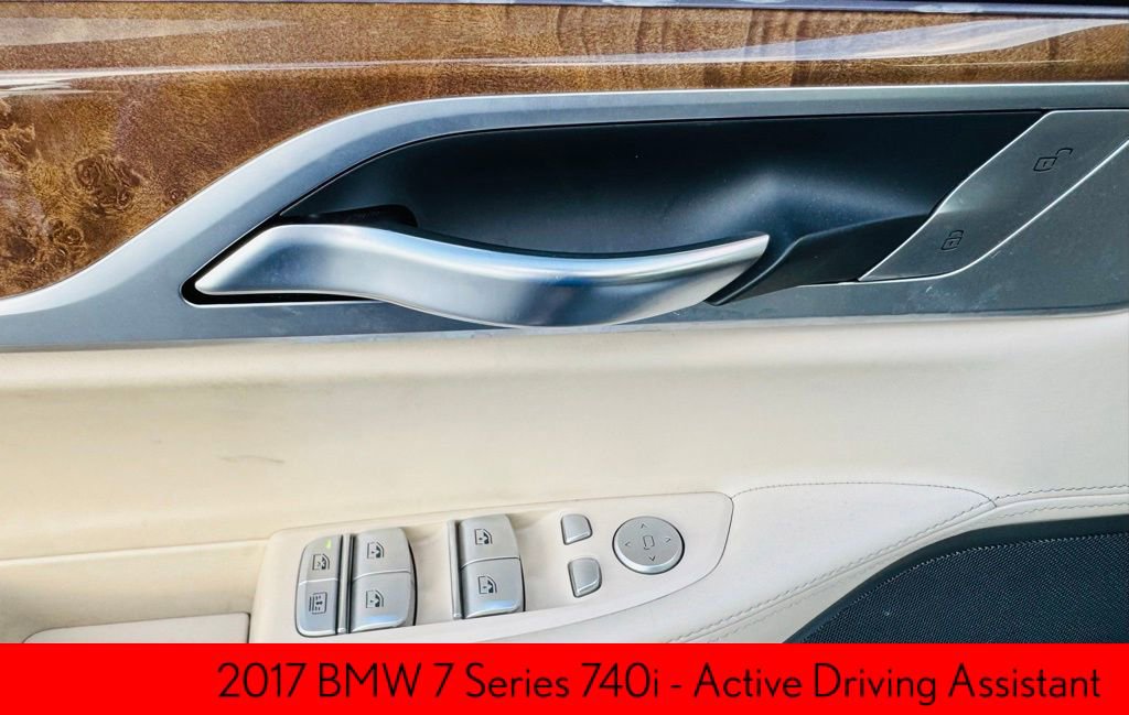 Used 2017 BMW 740i image 9