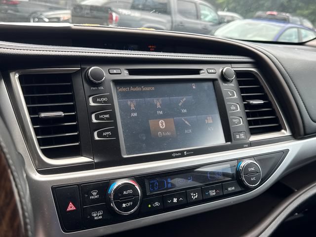 Used 2015 Toyota Highlander XLE FWD image 21