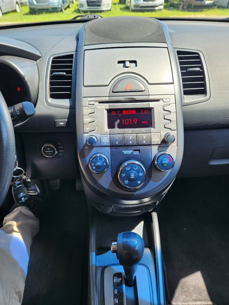 Used 2010 Kia Soul + w/ Audio Pkg FWD image 12