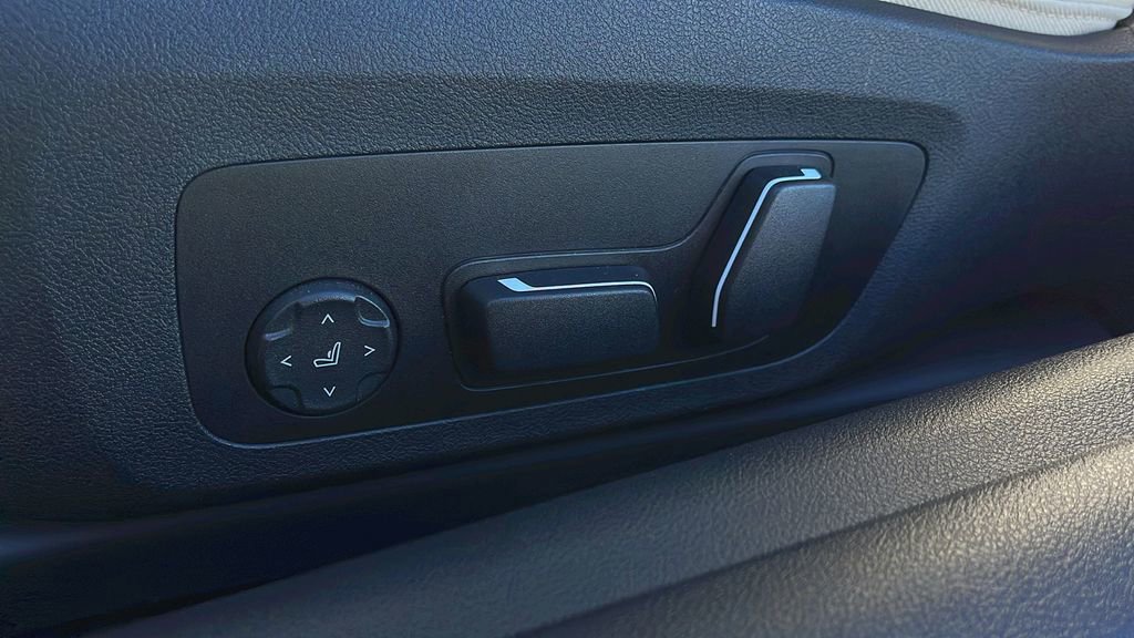 Used 2025 BMW 430i Coupe w/ Premium Package image 14