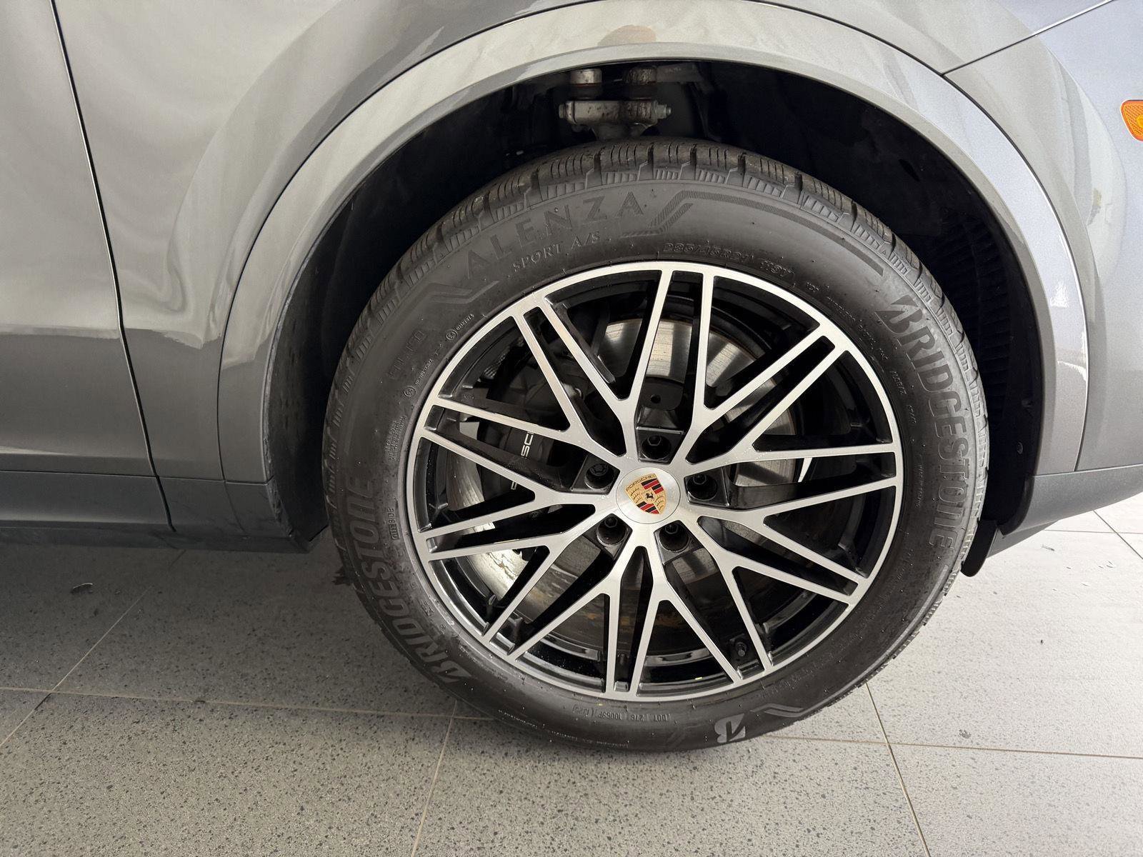Certified 2025 Porsche Cayenne image 13