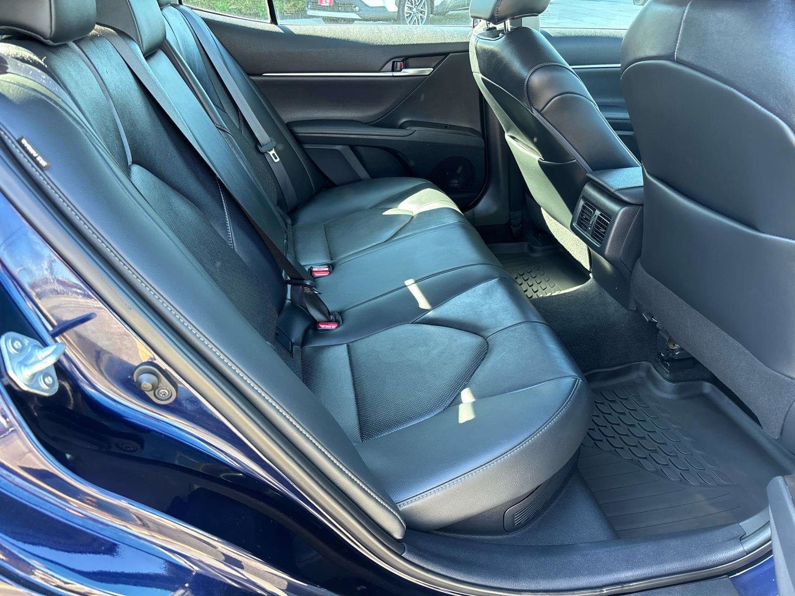 Used 2021 Toyota Camry XLE FWD image 11