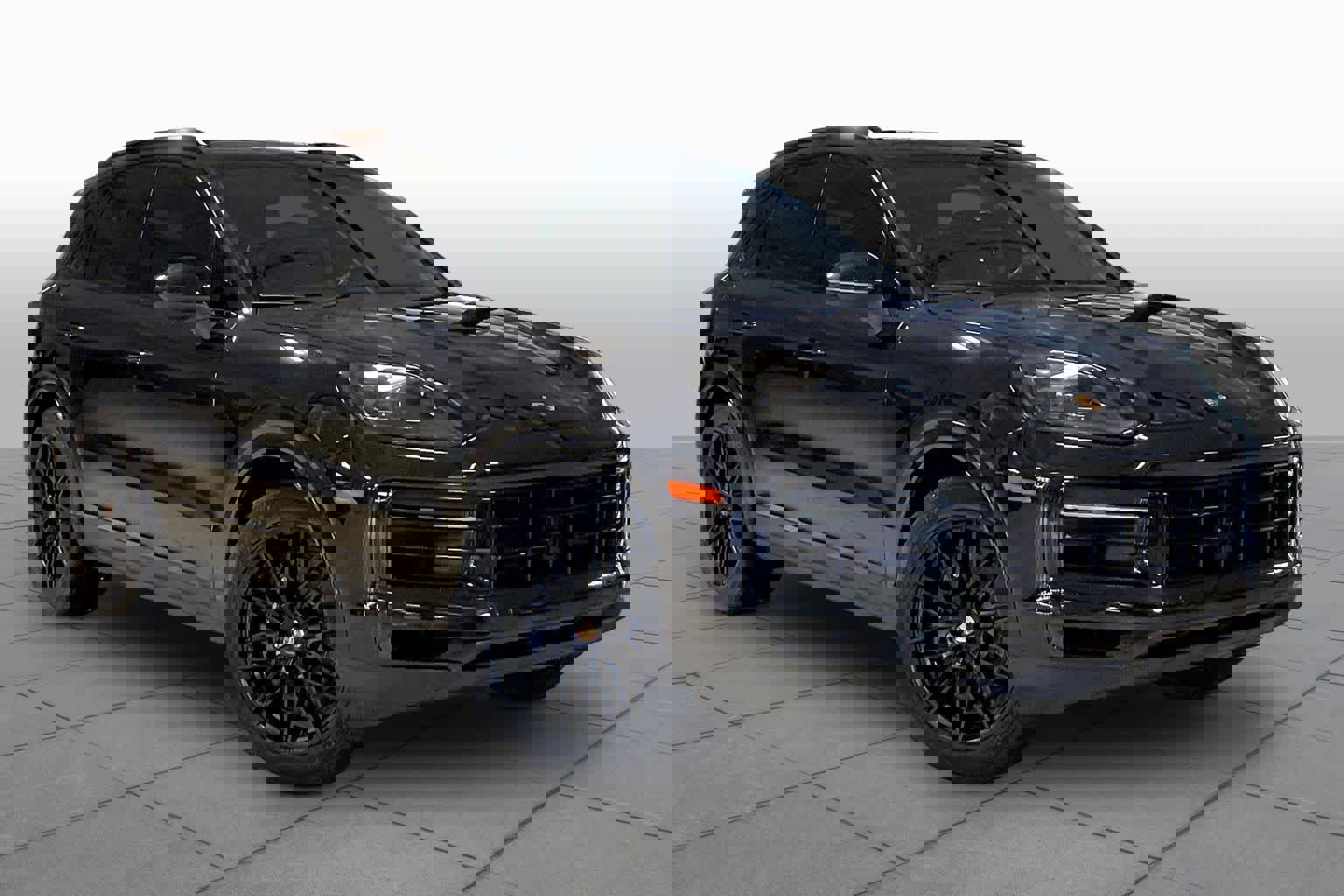 Used 2024 Porsche Cayenne image 2