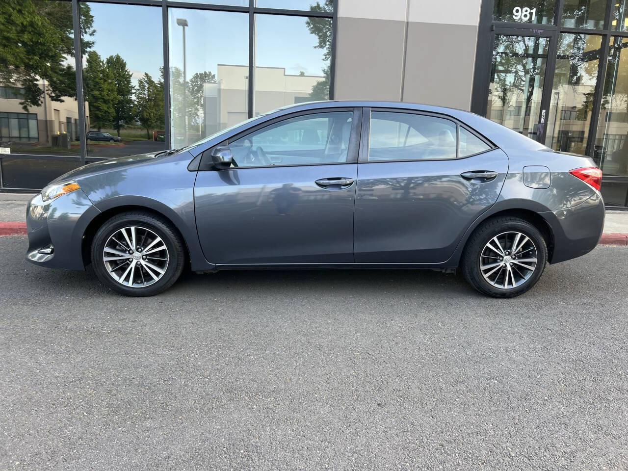 Used 2018 Toyota Corolla LE w/ LE Premium Package FWD image 6