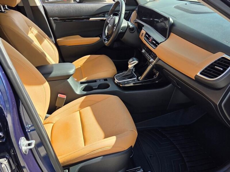 Used 2024 Kia Seltos SX w/ SX Sunroof Package image 13