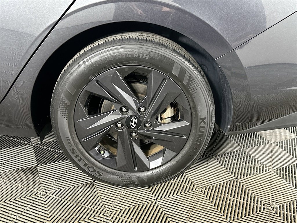 Used 2021 Hyundai Elantra SEL image 32