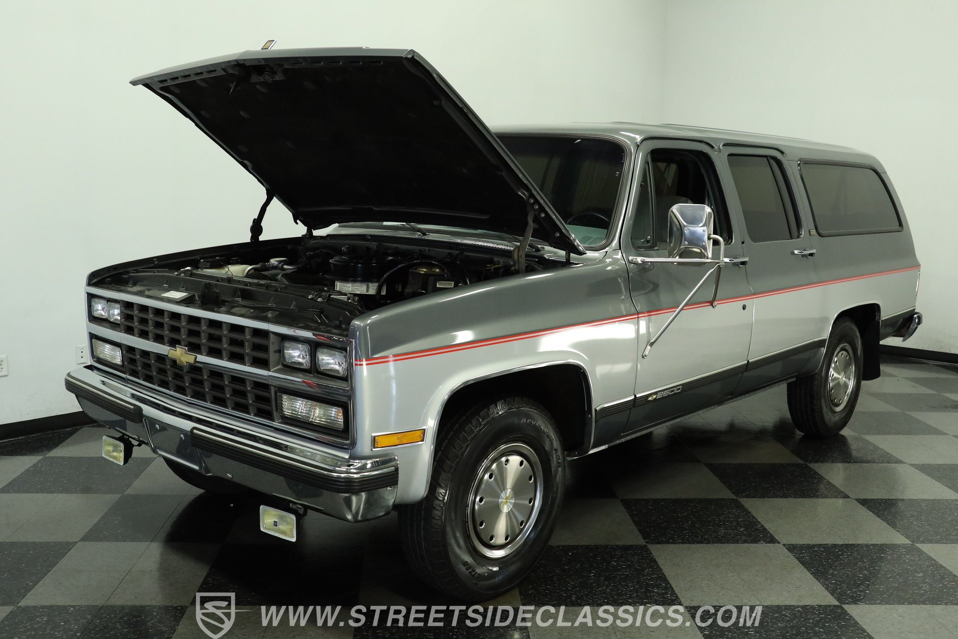 Used 1990 Chevrolet Suburban 2500 RWD image 30