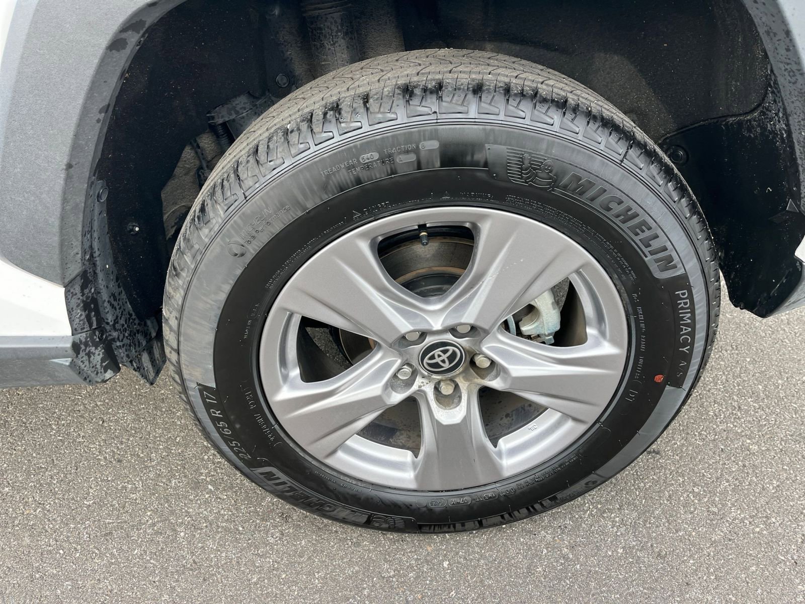 Used 2025 Toyota RAV4 XLE image 30