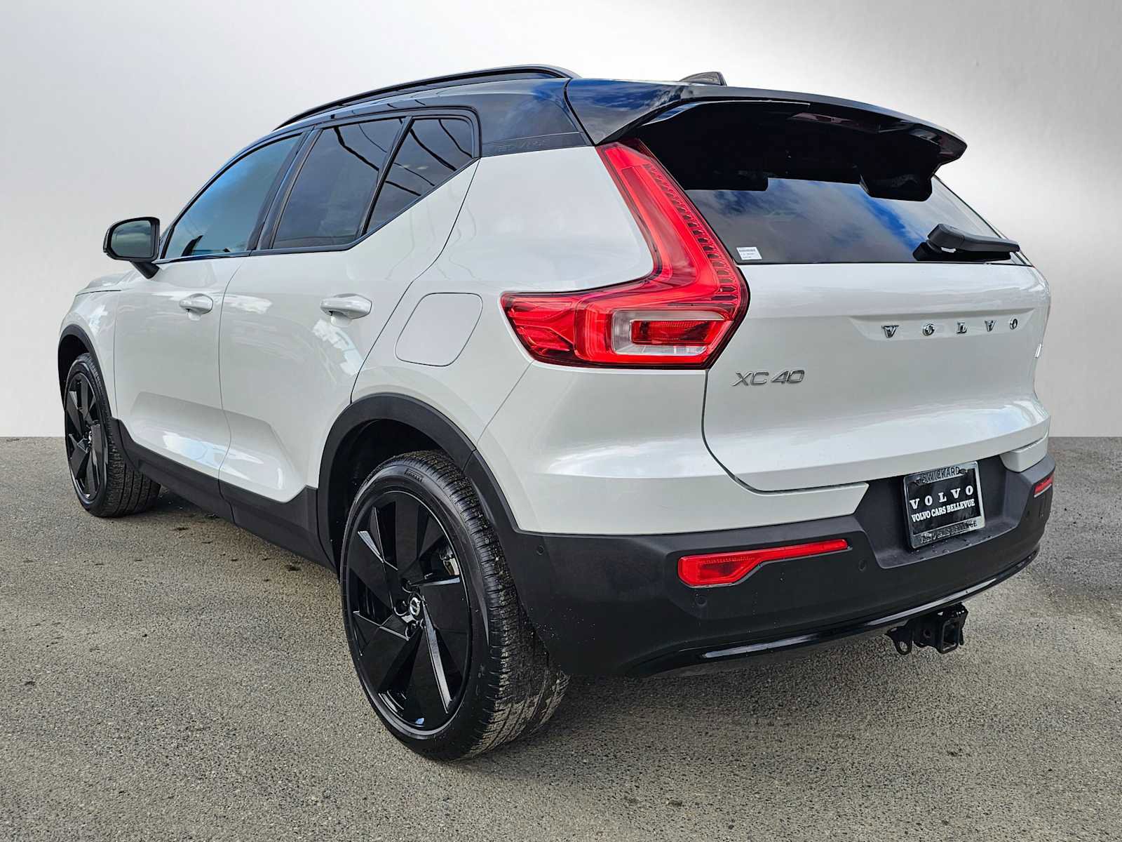 Used 2024 Volvo XC40 Recharge Ultimate w/ Protection Package Premier image 5