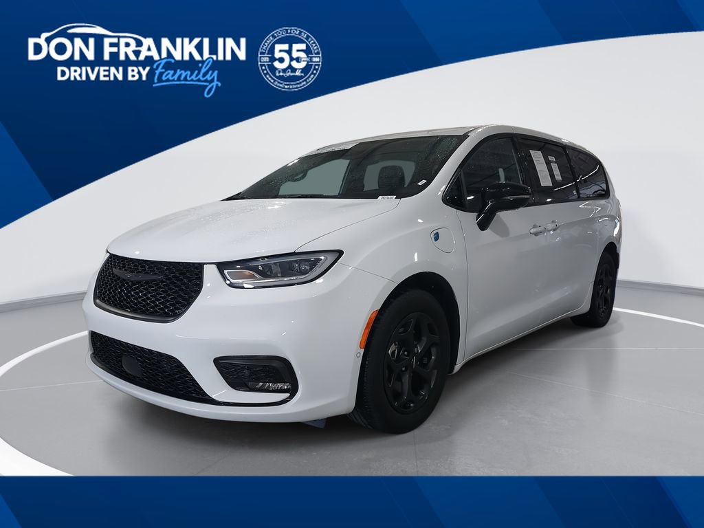 Used 2024 Chrysler Pacifica Select