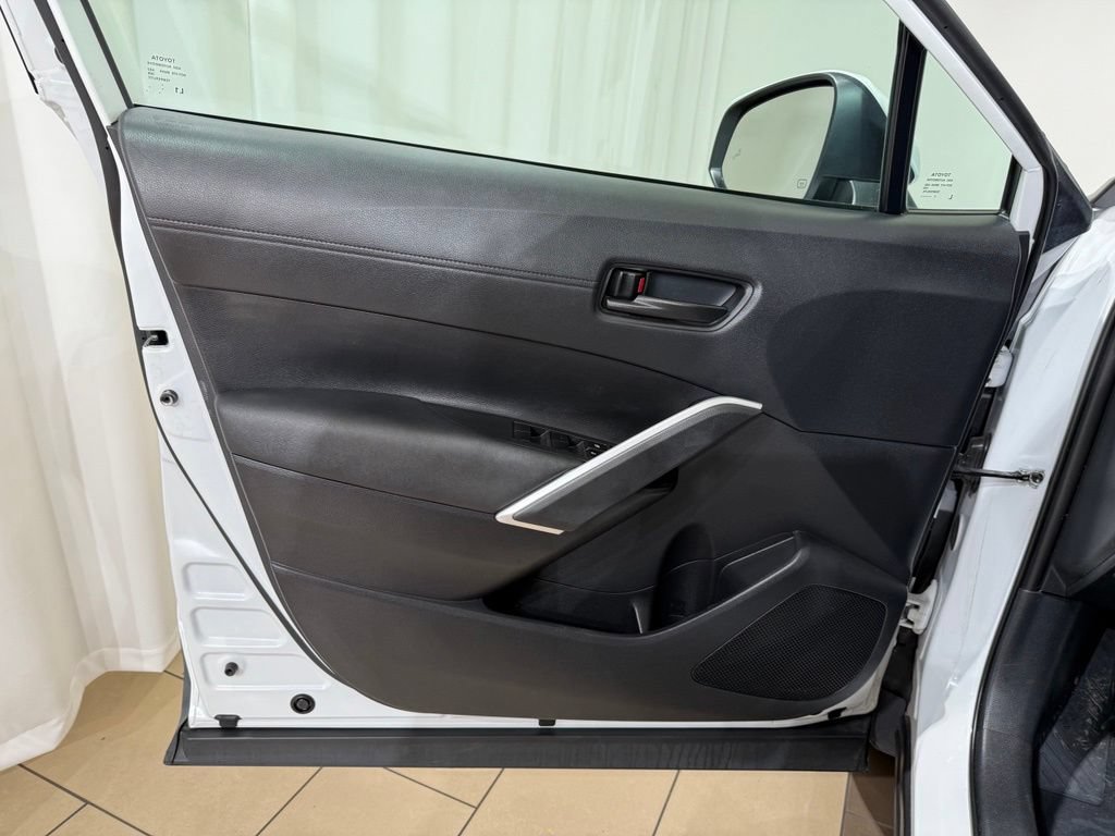 Certified 2022 Toyota Corolla Cross LE w/ Moonroof Package AWD/4WD image 15