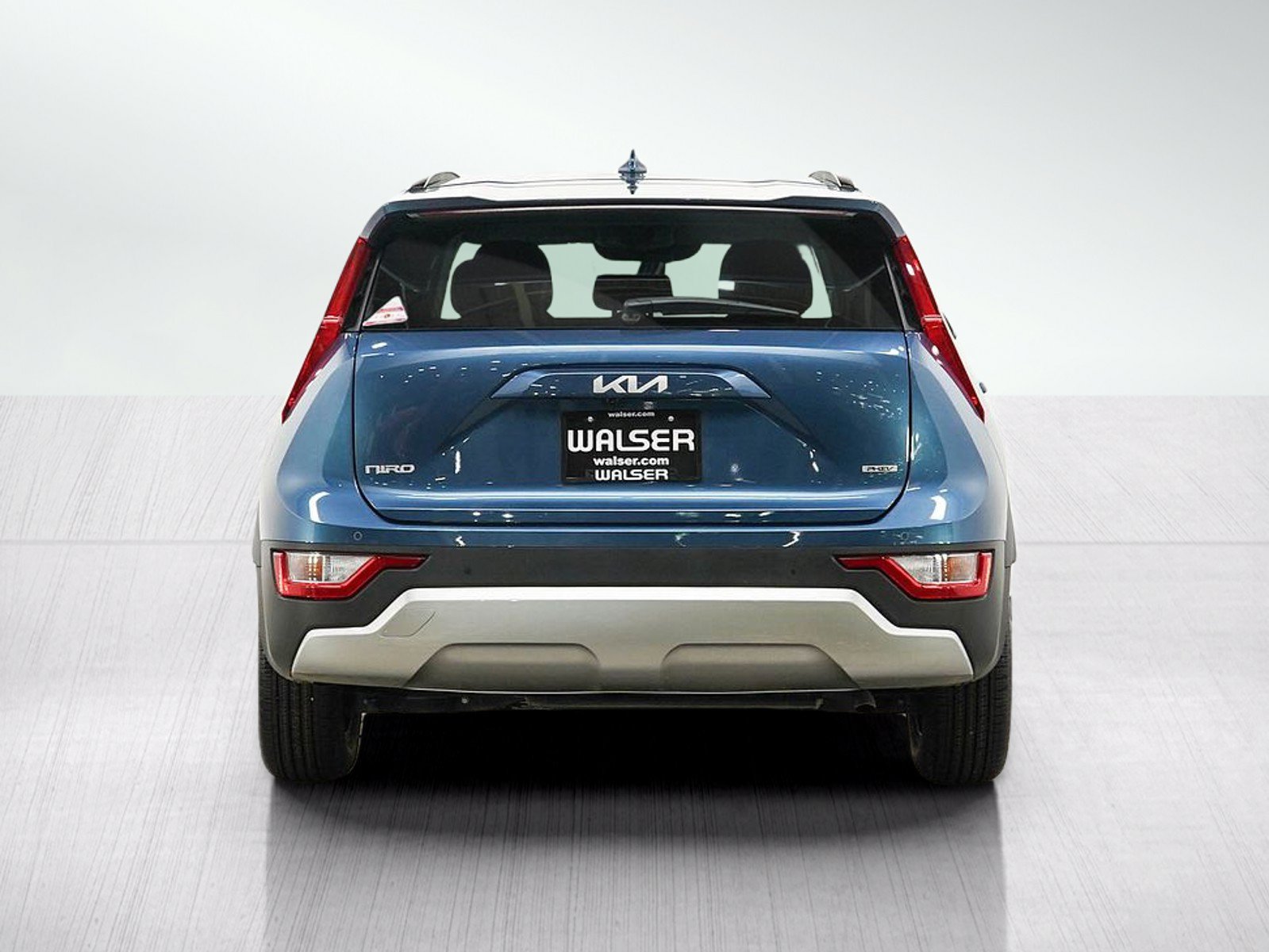 Used 2024 Kia Niro EX w/ EX Cold Weather Package FWD image 4