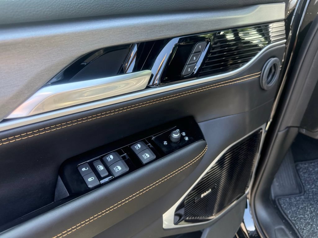 New 2026 Jeep Grand Wagoneer L 4WD image 13