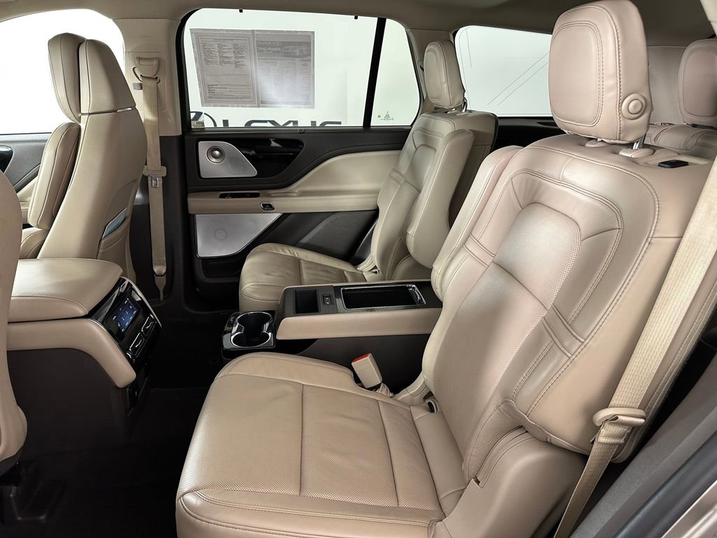 Used 2020 Lincoln Aviator Reserve w/ Equipment Group 202A image 18