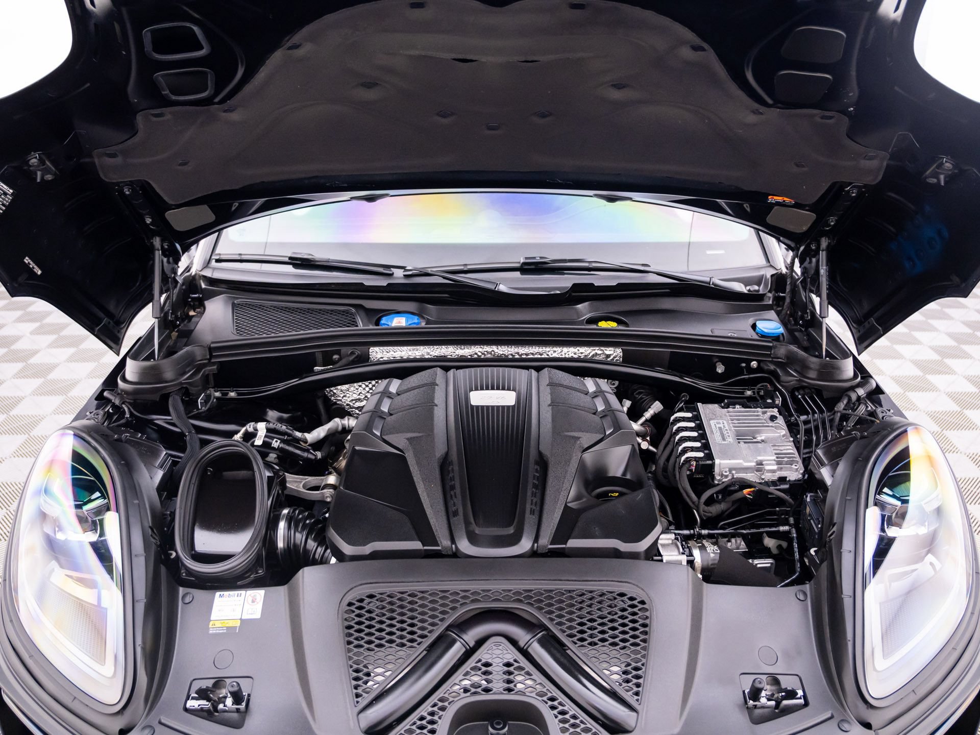 Certified 2023 Porsche Macan GTS AWD/4WD image 30
