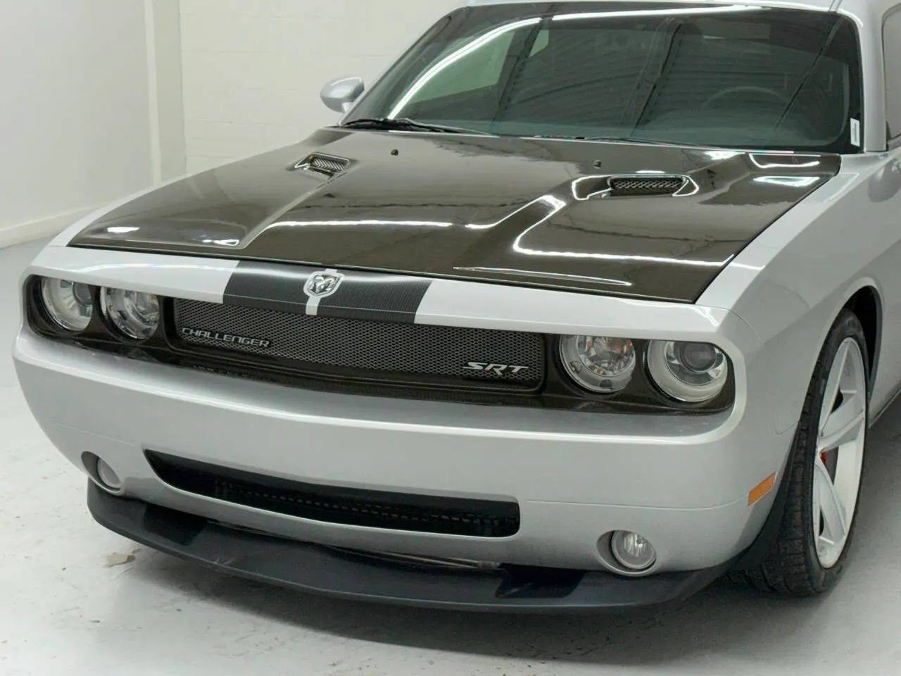 Used 2008 Dodge Challenger SRT8 RWD image 12