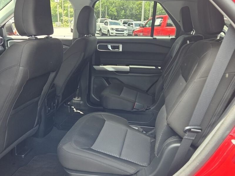 Used 2024 Ford Explorer XLT AWD/4WD image 7