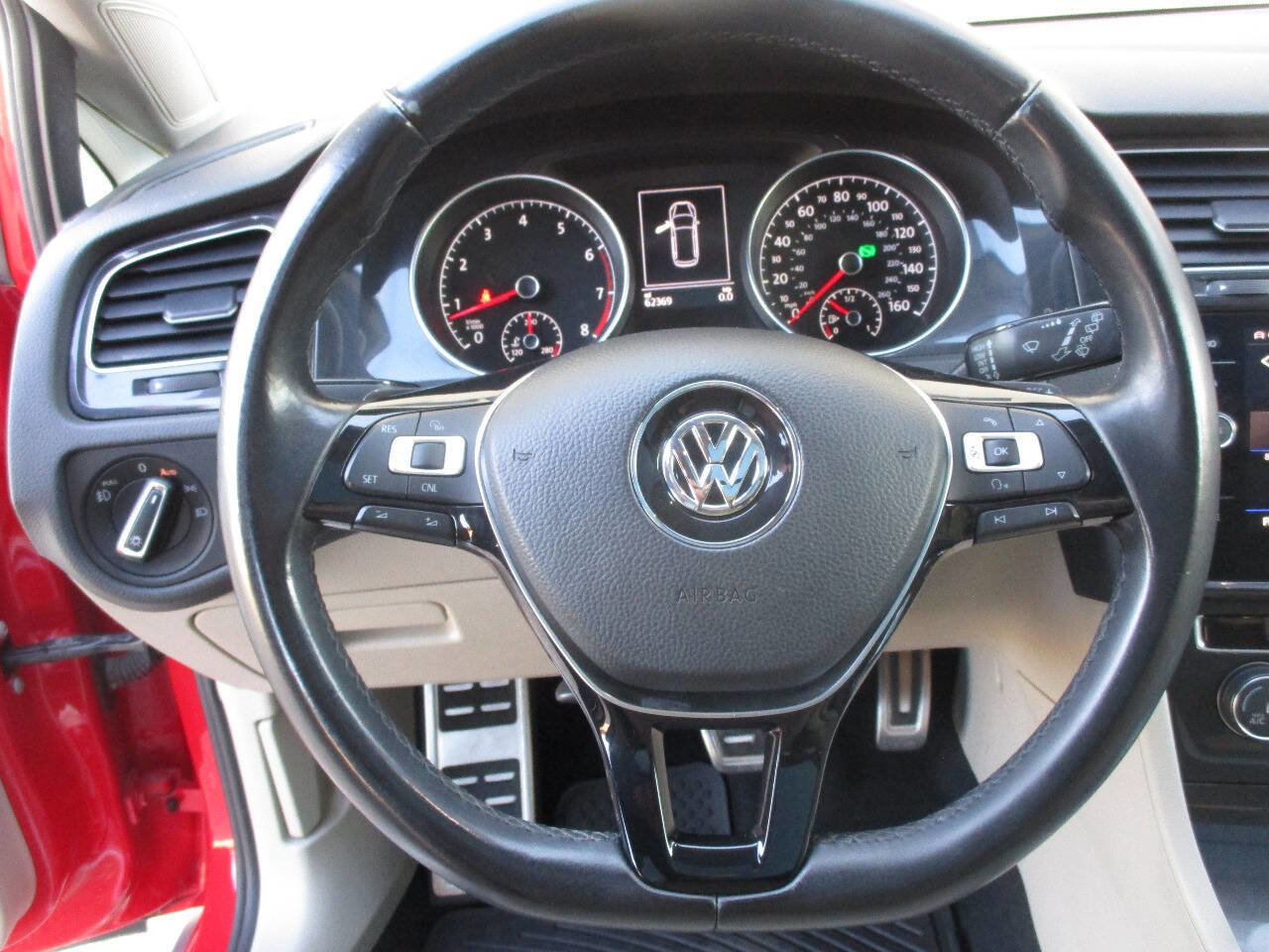 Used 2018 Volkswagen Golf Alltrack SE image 26