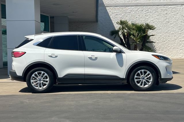 Used 2020 Ford Escape SE FWD image 3