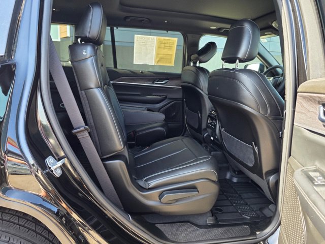 Used 2025 Jeep Grand Cherokee L Limited w/ Luxury Tech Group II AWD/4WD image 11
