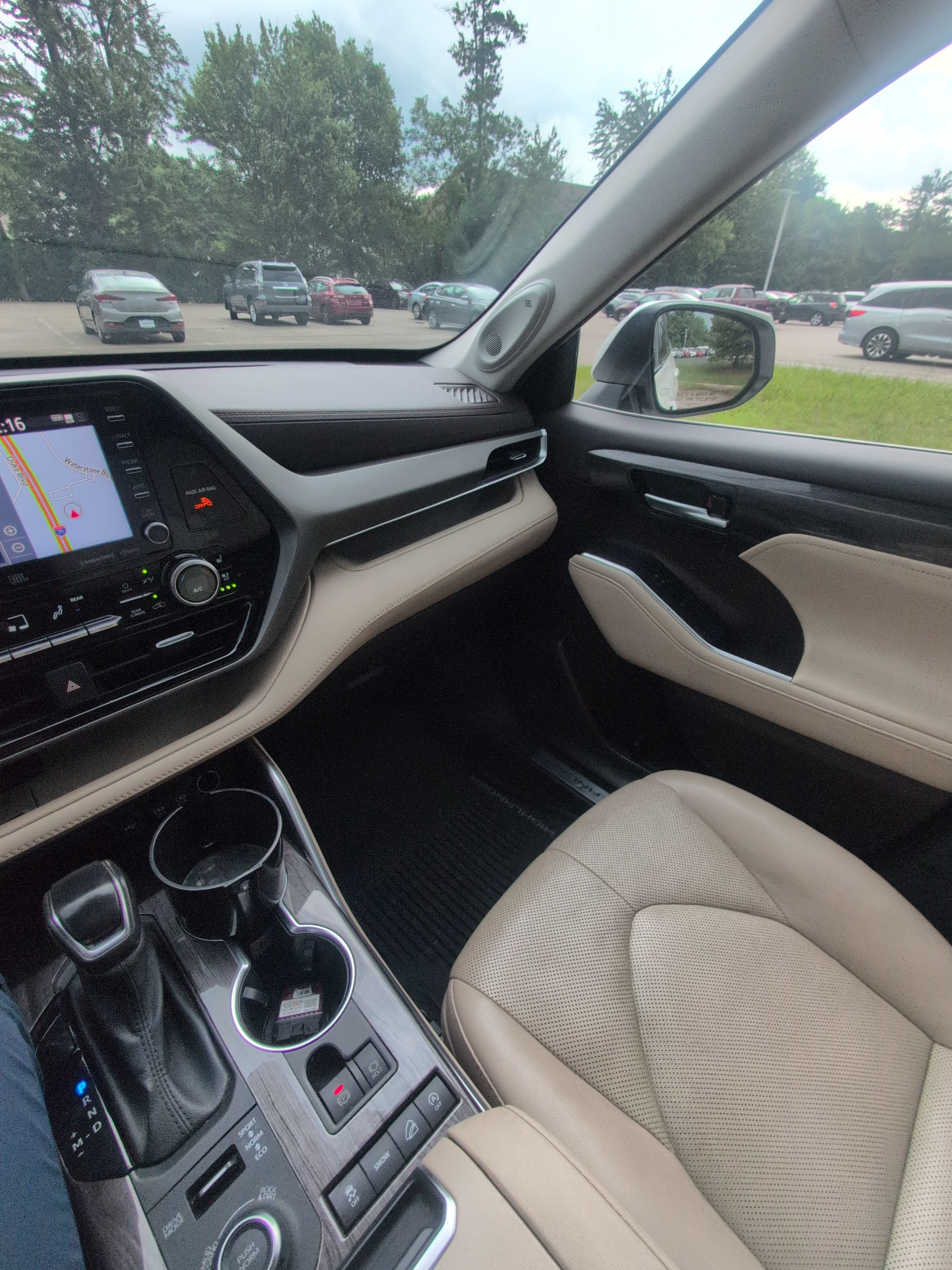 Used 2020 Toyota Highlander Limited AWD/4WD image 8