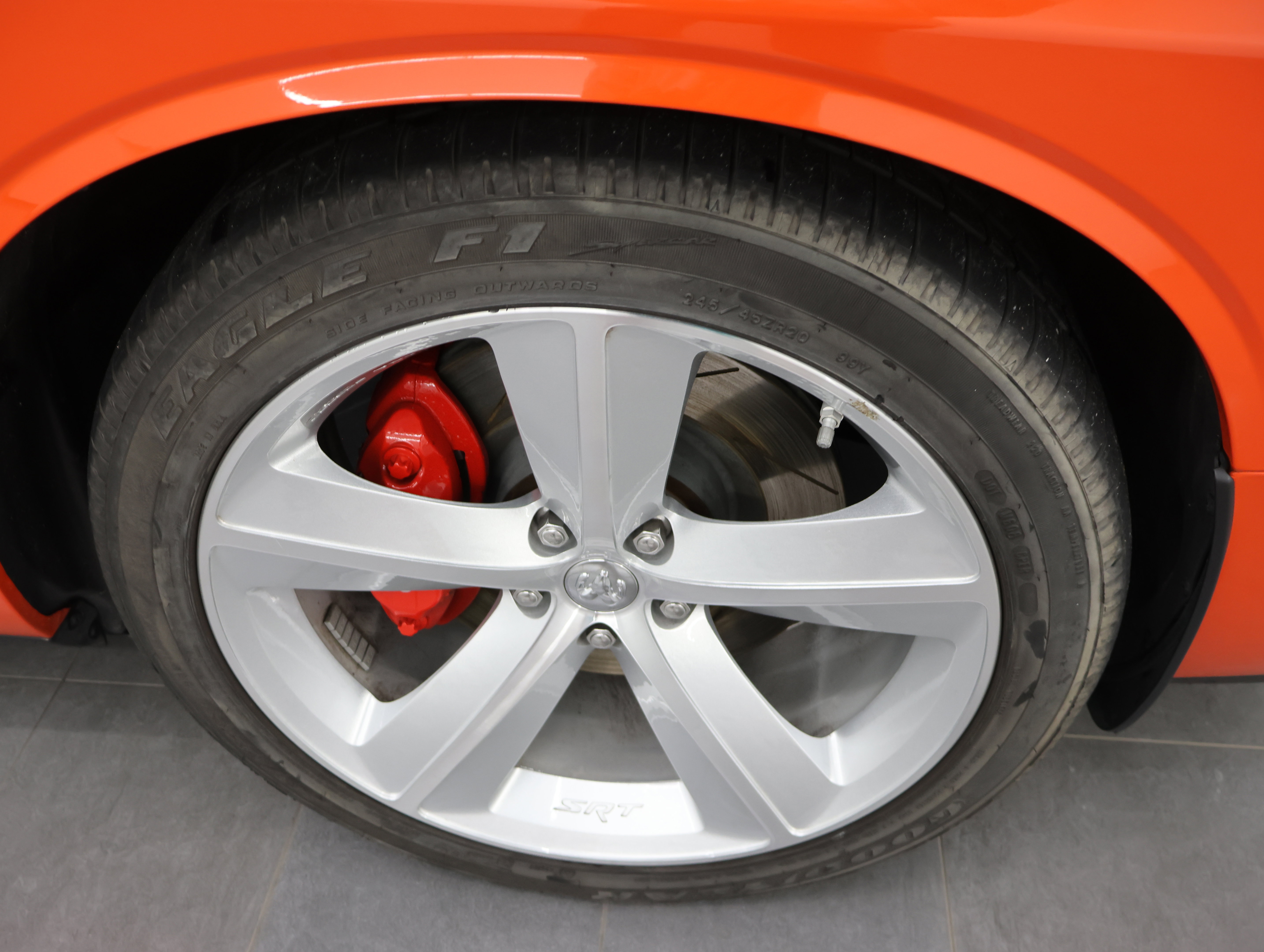 Used 2009 Dodge Challenger SRT8 w/ SRT Option Group II RWD image 3