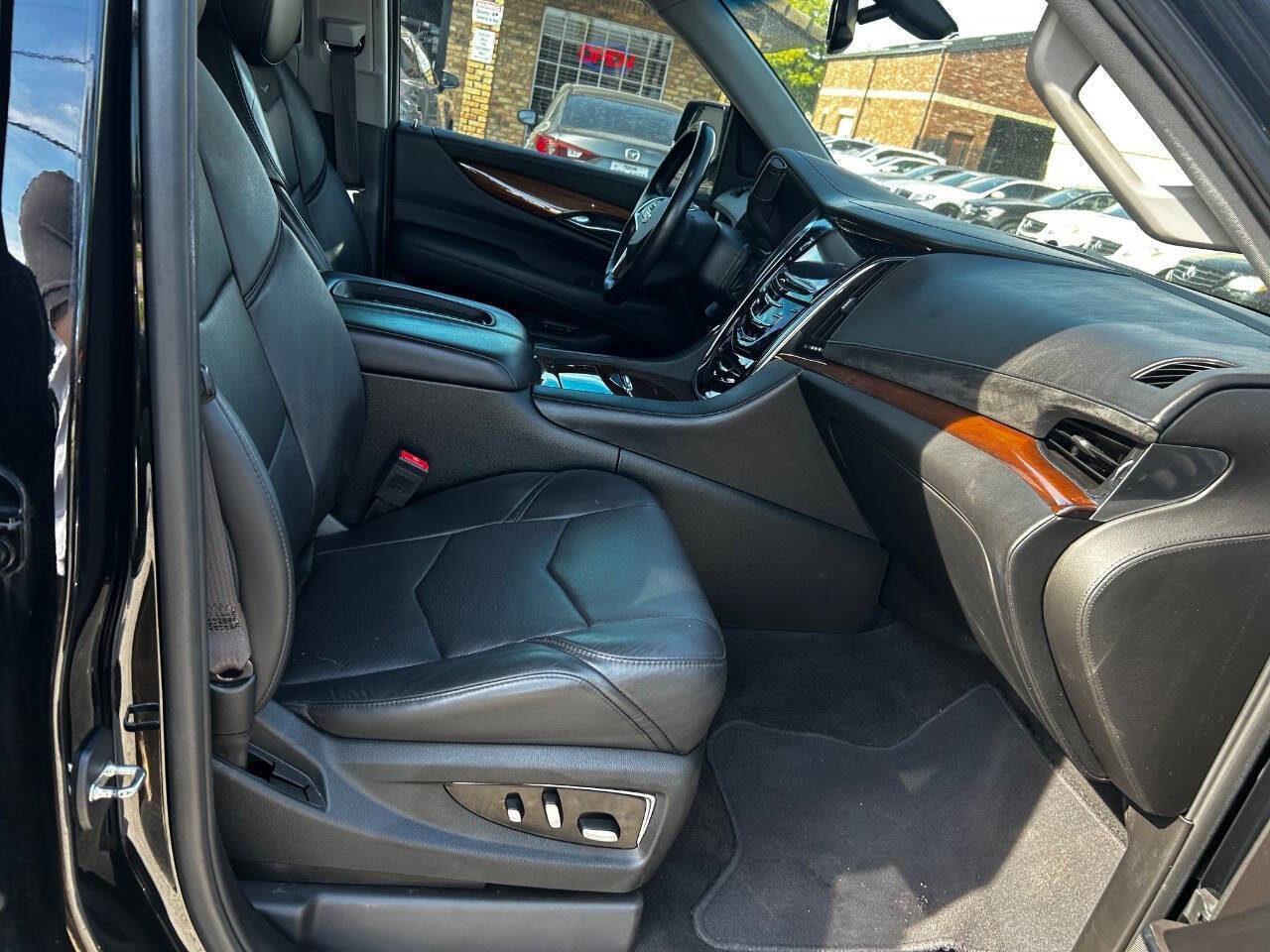 Used 2017 Cadillac Escalade 2WD image 17