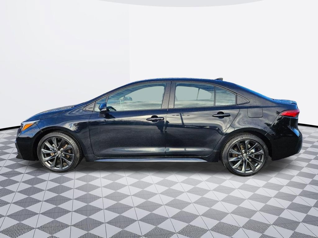 Used 2024 Toyota Corolla XSE image 3