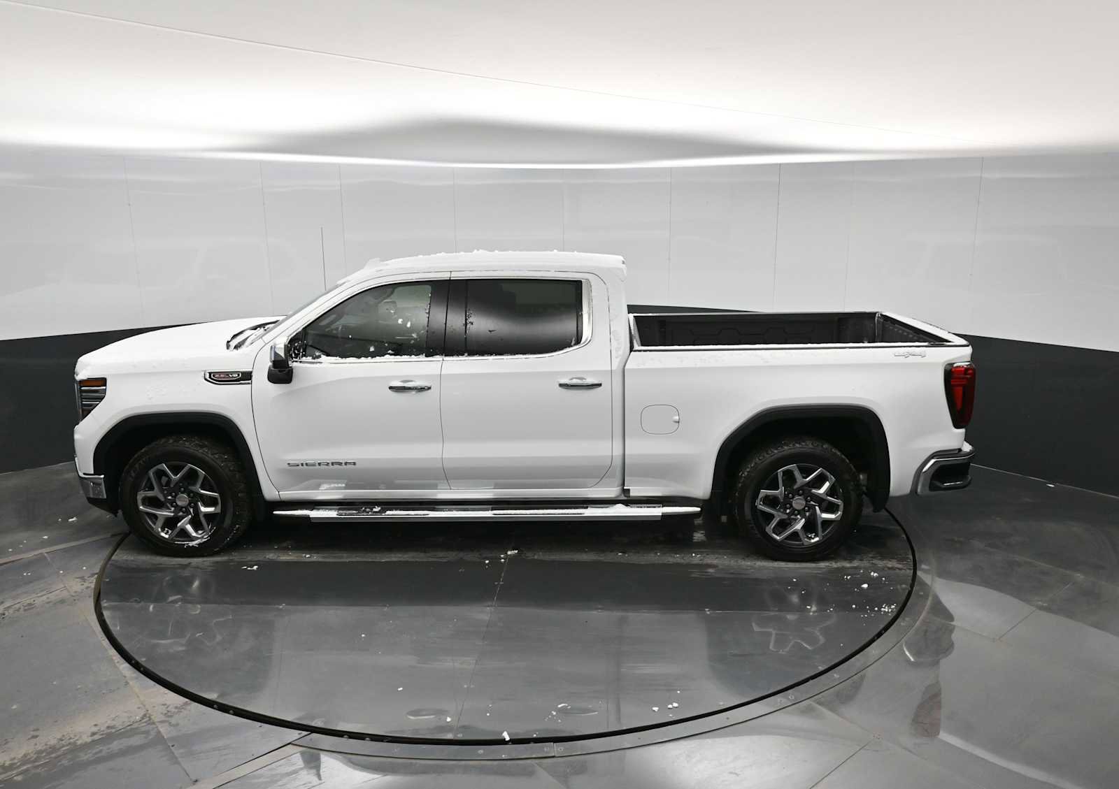 Used 2023 GMC Sierra 1500 SLT w/ SLT Convenience Package image 27