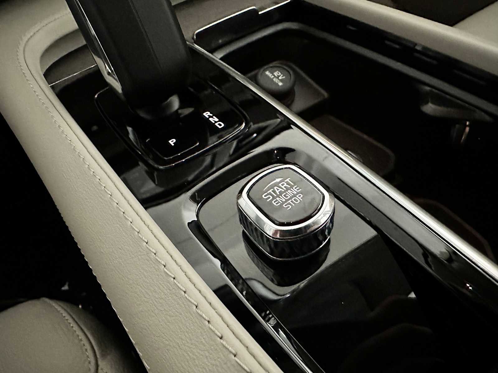 Used 2023 Volvo XC90 B5 Plus w/ Protection Package Premier image 28