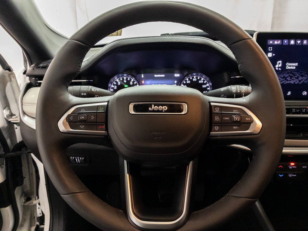 Used 2025 Jeep Compass Limited image 14