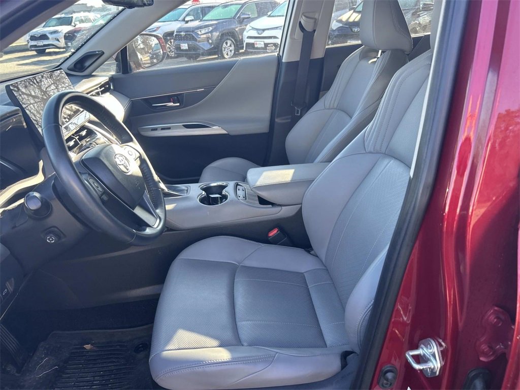 Used 2023 Toyota Venza Limited image 14