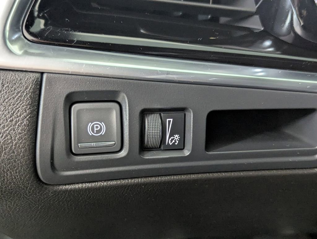 Used 2021 Cadillac XT6 Premium Luxury w/ LPO, Floor Liner Package image 13