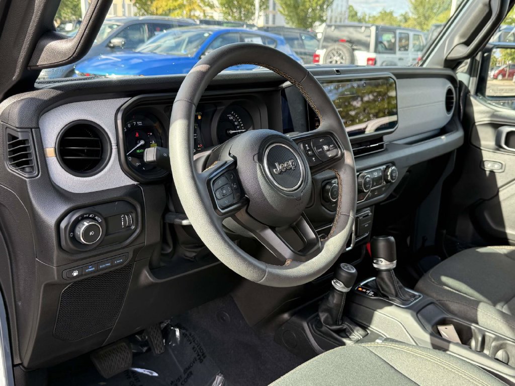 Used 2024 Jeep Wrangler Unlimited AWD/4WD image 2