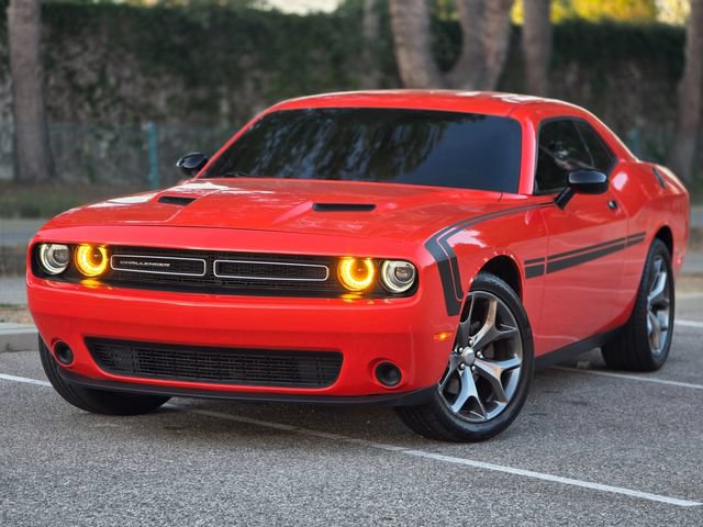 Used 2016 Dodge Challenger SXT w/ Driver Convenience Group RWD image 15